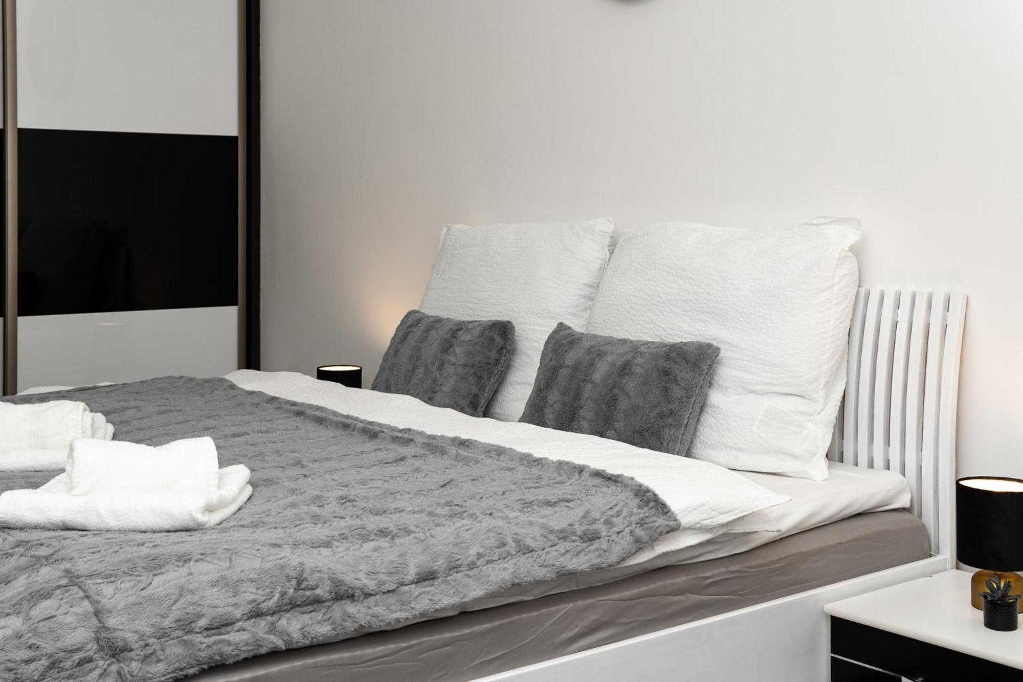 Bnb New Beautiful Apartment In The Center Of Ostrava With Option Garage Parking Zewnętrze zdjęcie
